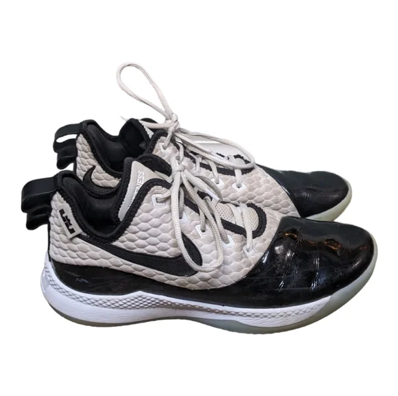 Nike LeBron Witness III PRM Akron 330 black white basketball shoes EUC Men's 11 - Picture 5 of 8